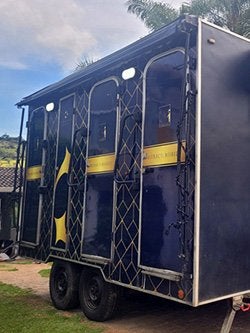 Descubra por que banheiros de luxo são o detalhe esquecido que transforma eventos. Conforto, elegância e experiência para seus convidados.