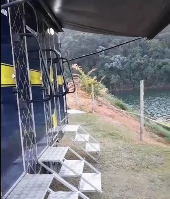 Casamento em frente ao lago