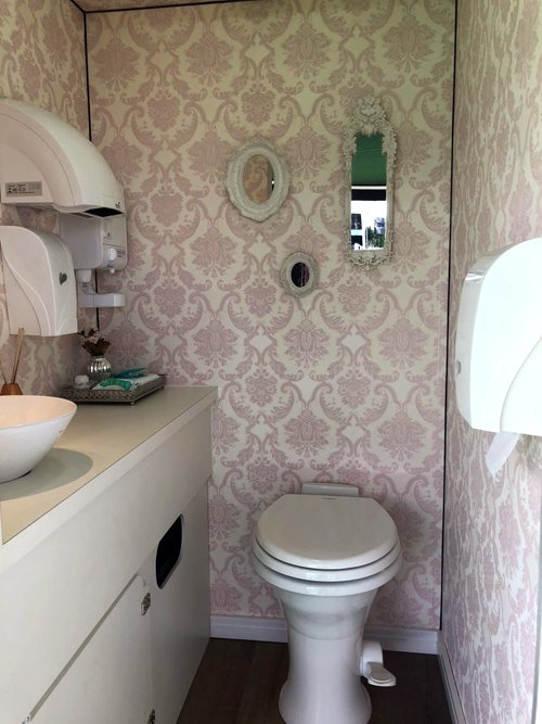 A Banheiros Mônaco garante conforto para seus convidados com banheiros químico de Luxo